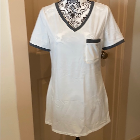 White T-shirt with gray trim - Picture 5 of 5